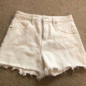 risen white denim shorts!